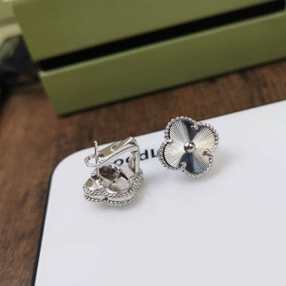 [Mystic Crown]CLOVER MEDIUM STUD EARRINGS