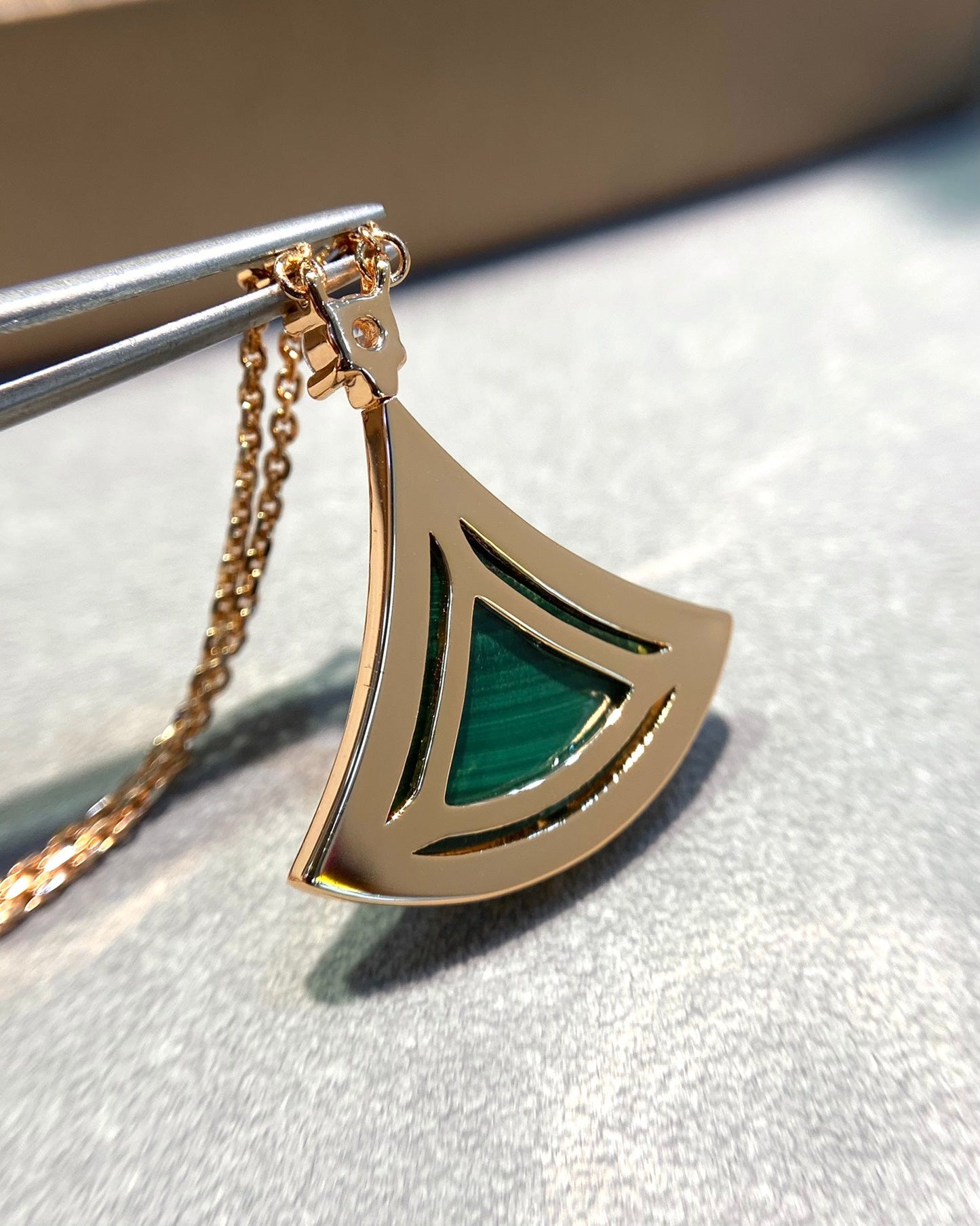 [Mystic Crown]DREAM MALACHITE DIAMOND PAVED PINK GOLD NECKLACE