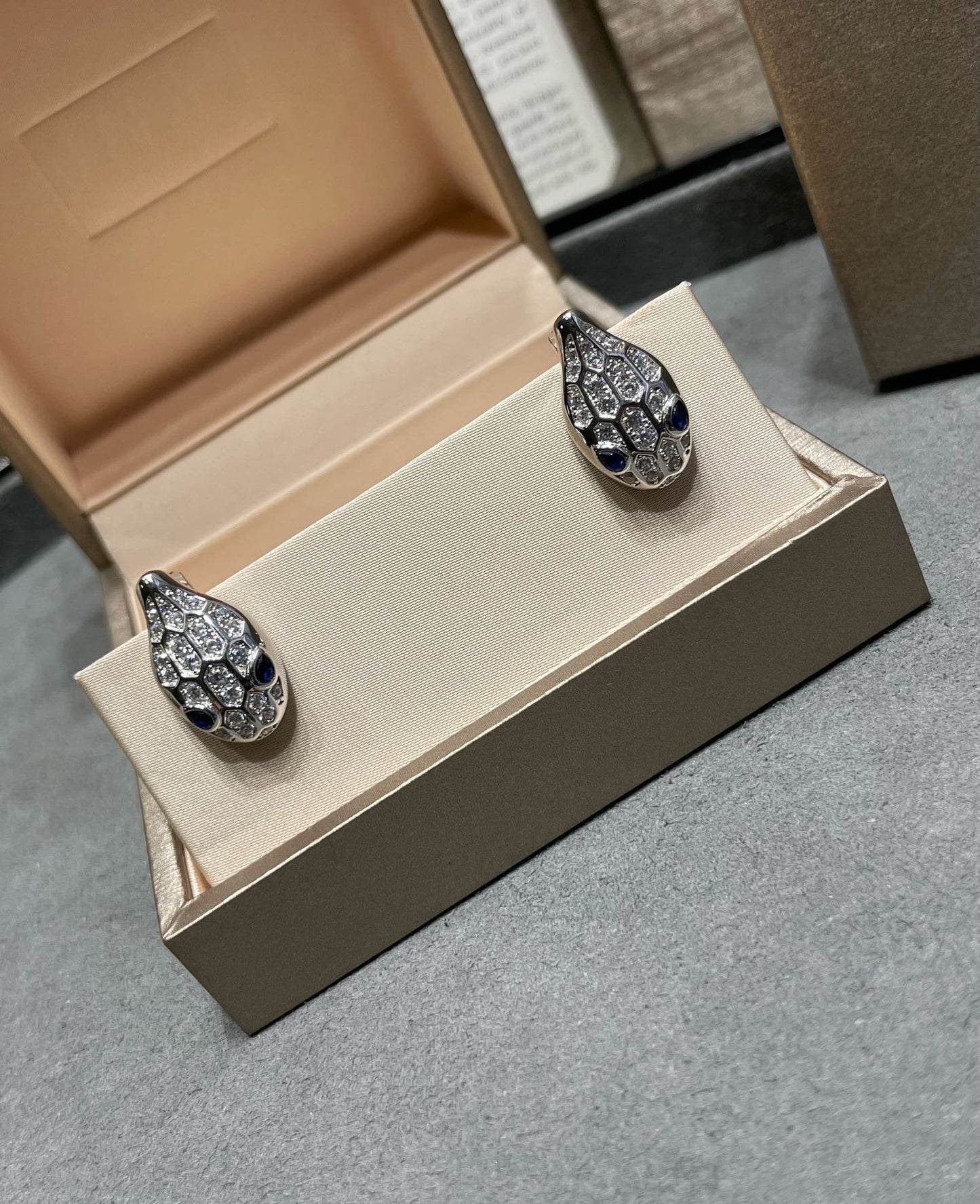 [Mystic Crown]SERPENT DIAMOND STUD EARRINGS