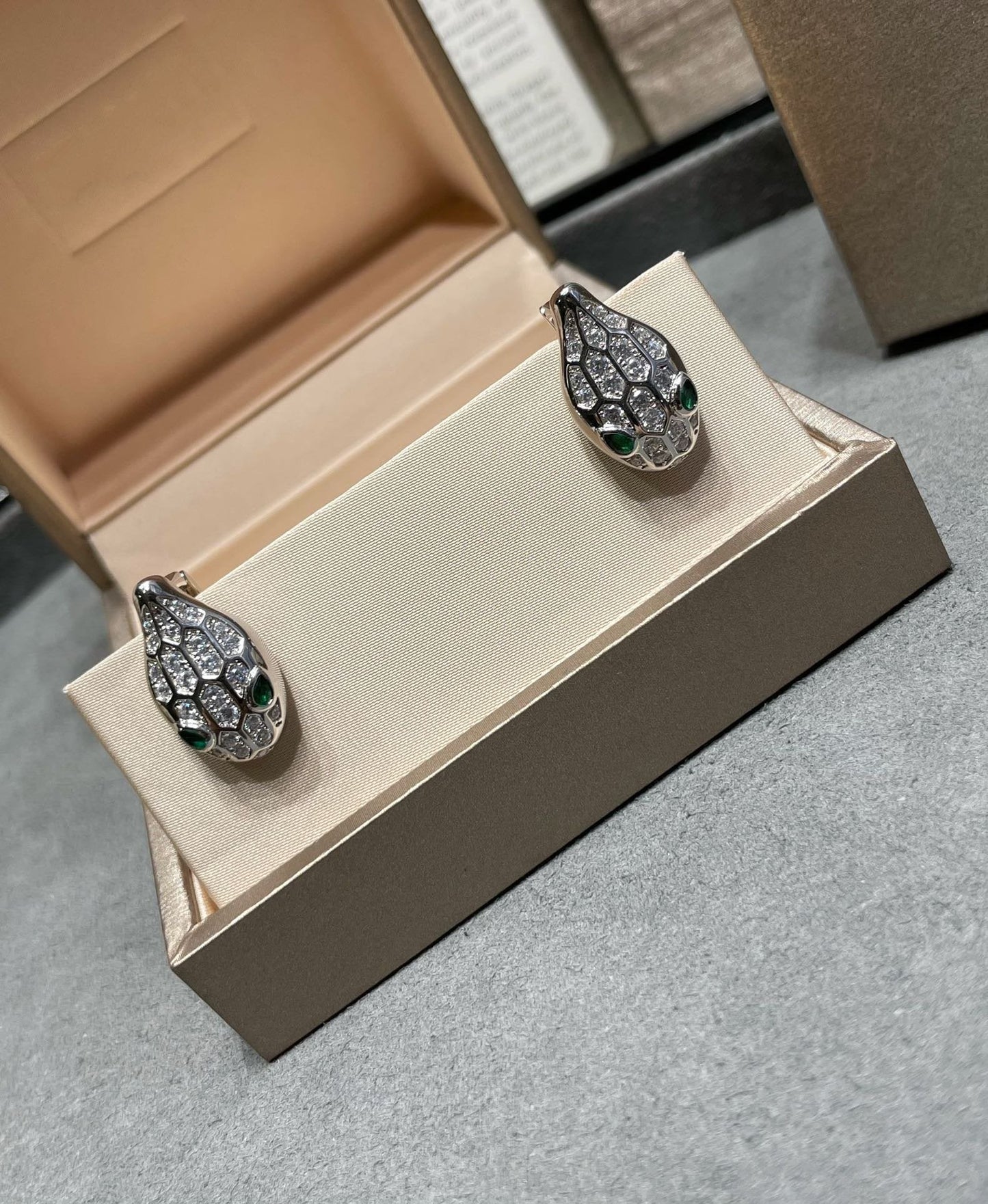 [Mystic Crown]SERPENT DIAMOND STUD EARRINGS
