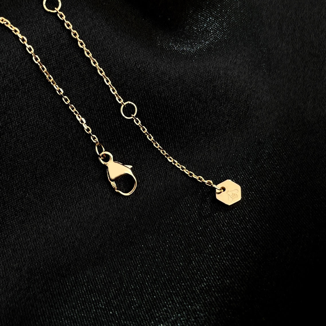 [Mystic Crown]BEE MINI NECKLACE