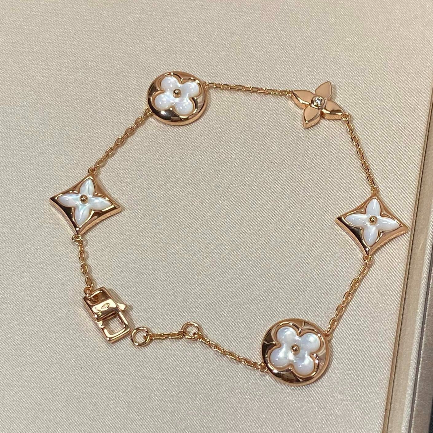 [Mystic Crown]STAR AND SUN 5 MOTIF MOP PINK GOLD BRACELET