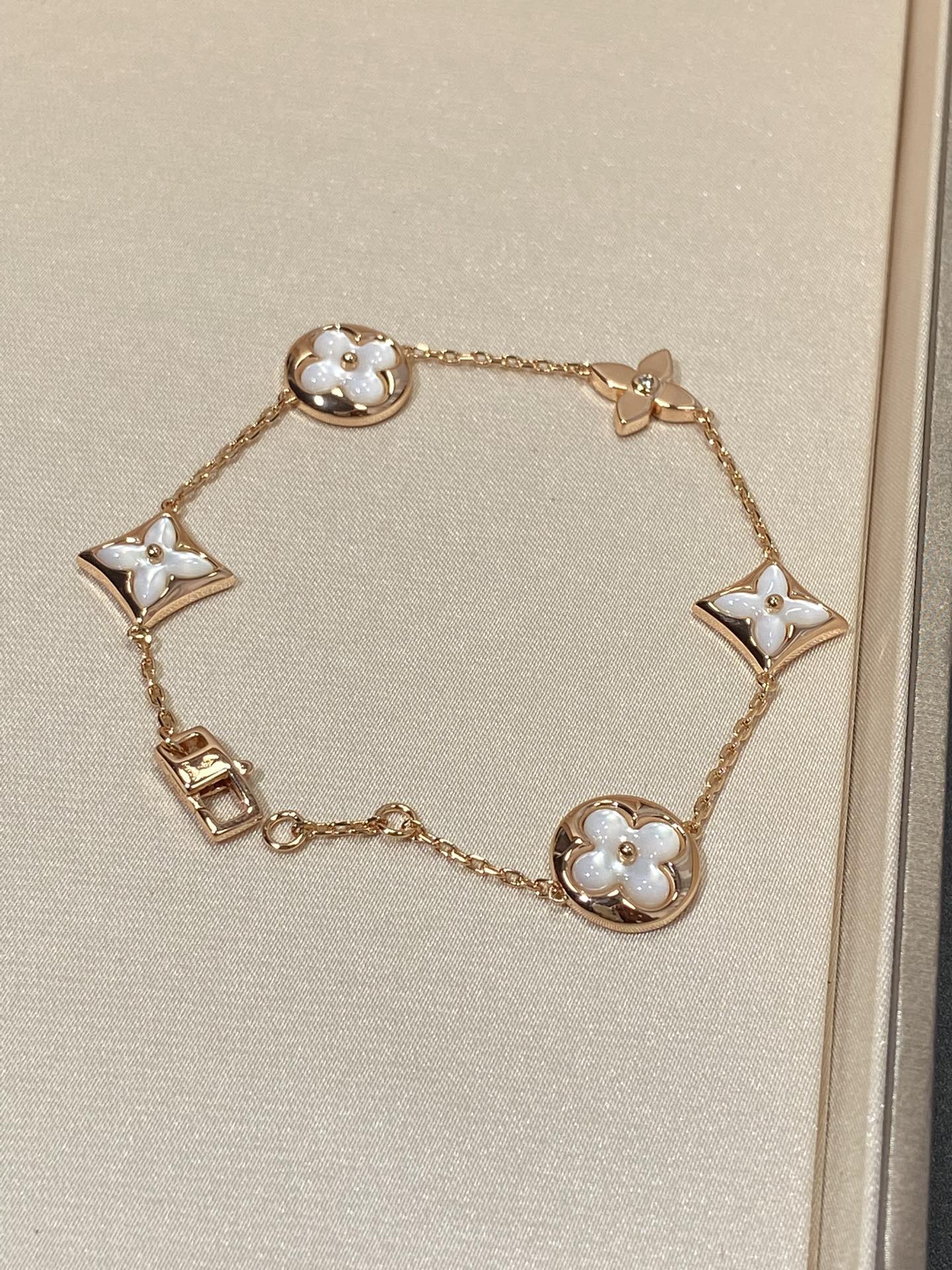 [Mystic Crown]STAR AND SUN 5 MOTIF MOP PINK GOLD BRACELET