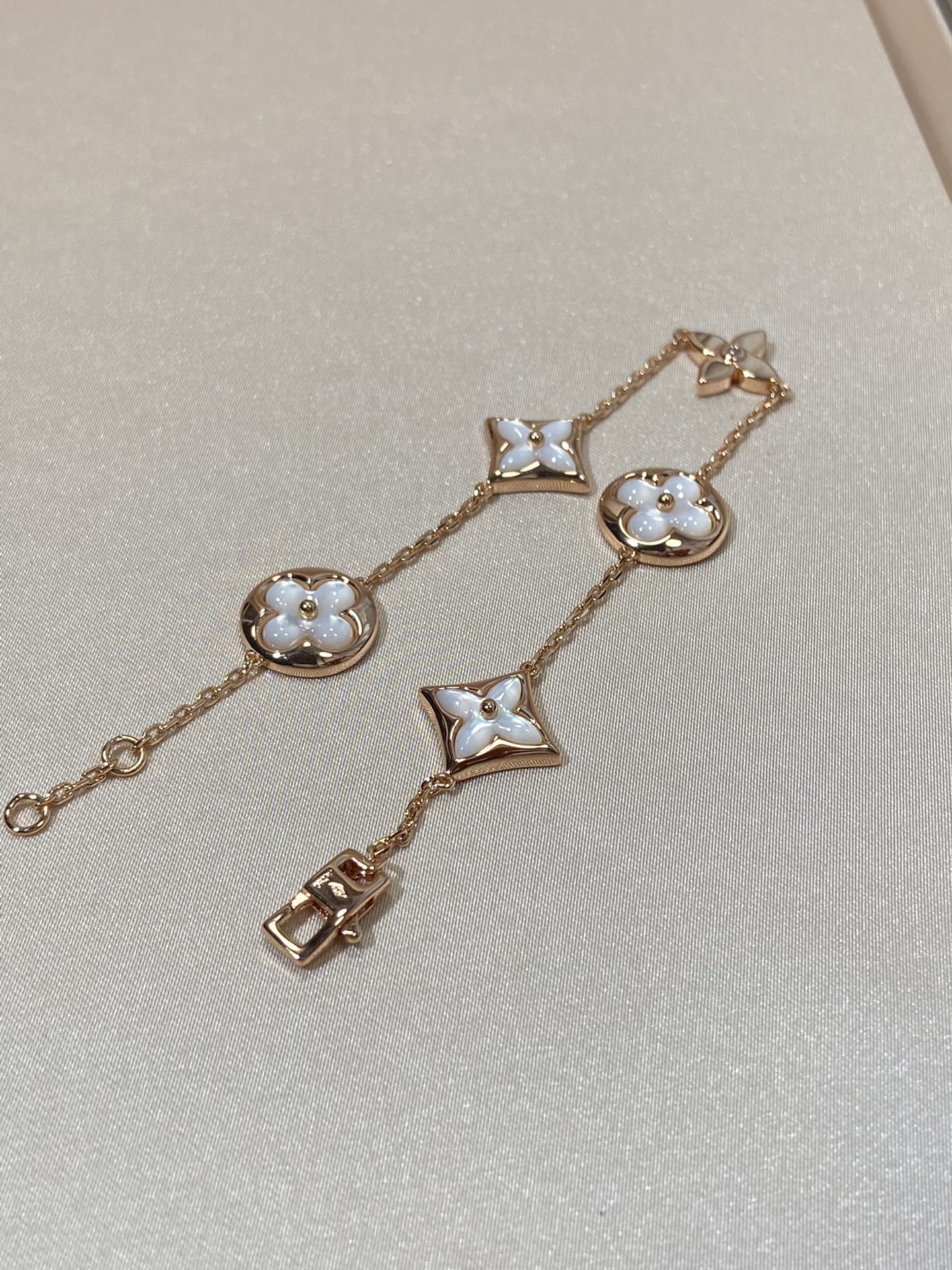 [Mystic Crown]STAR AND SUN 5 MOTIF MOP PINK GOLD BRACELET