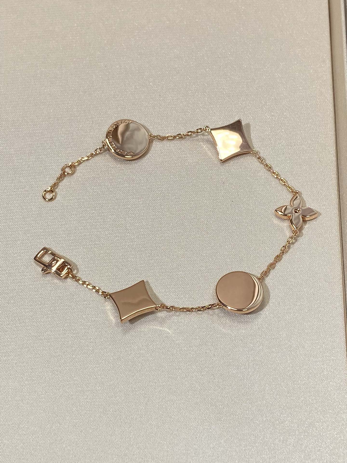 [Mystic Crown]STAR AND SUN 5 MOTIF MOP PINK GOLD BRACELET
