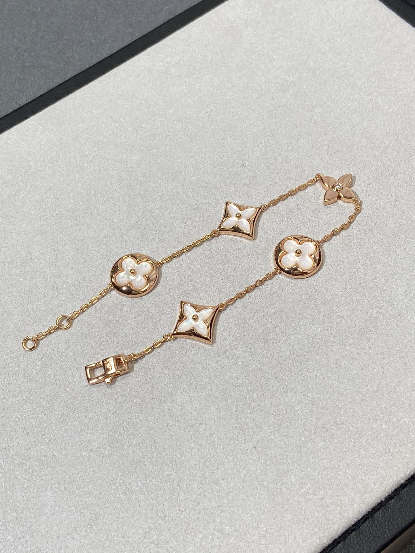 [Mystic Crown]STAR AND SUN 5 MOTIF MOP PINK GOLD BRACELET