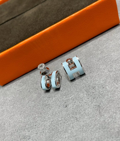 [Mystic Crown]POP H SKY BLUE STUD EARRINGS