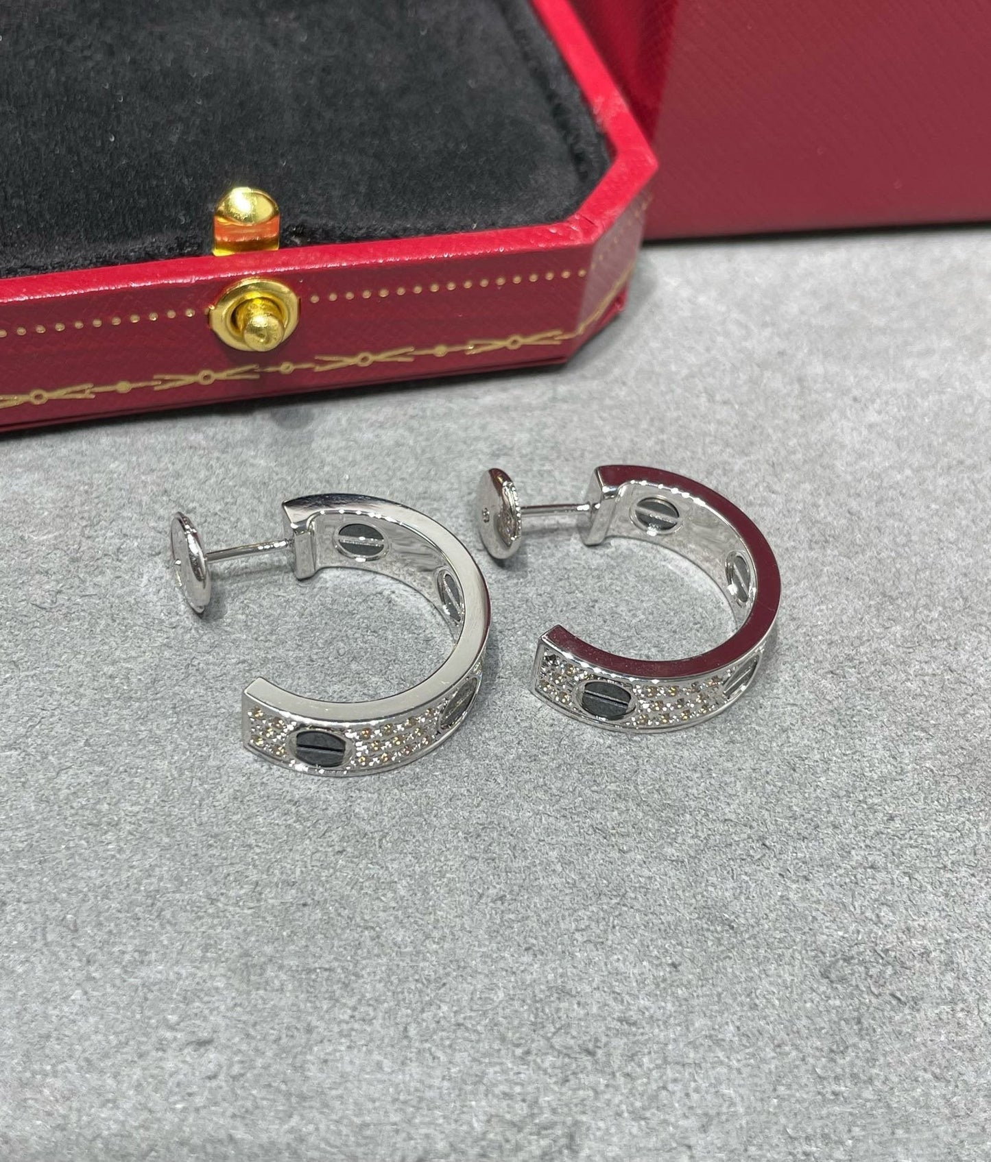 [Mystic Crown]LOVE CERAMIC DIAMOND PAVED SILVER EARRINGS