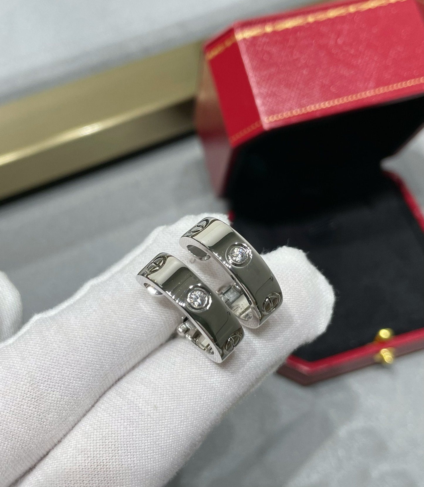 [Mystic Crown]LOVE 5.5MM 1 DIAMOND EARRINGS