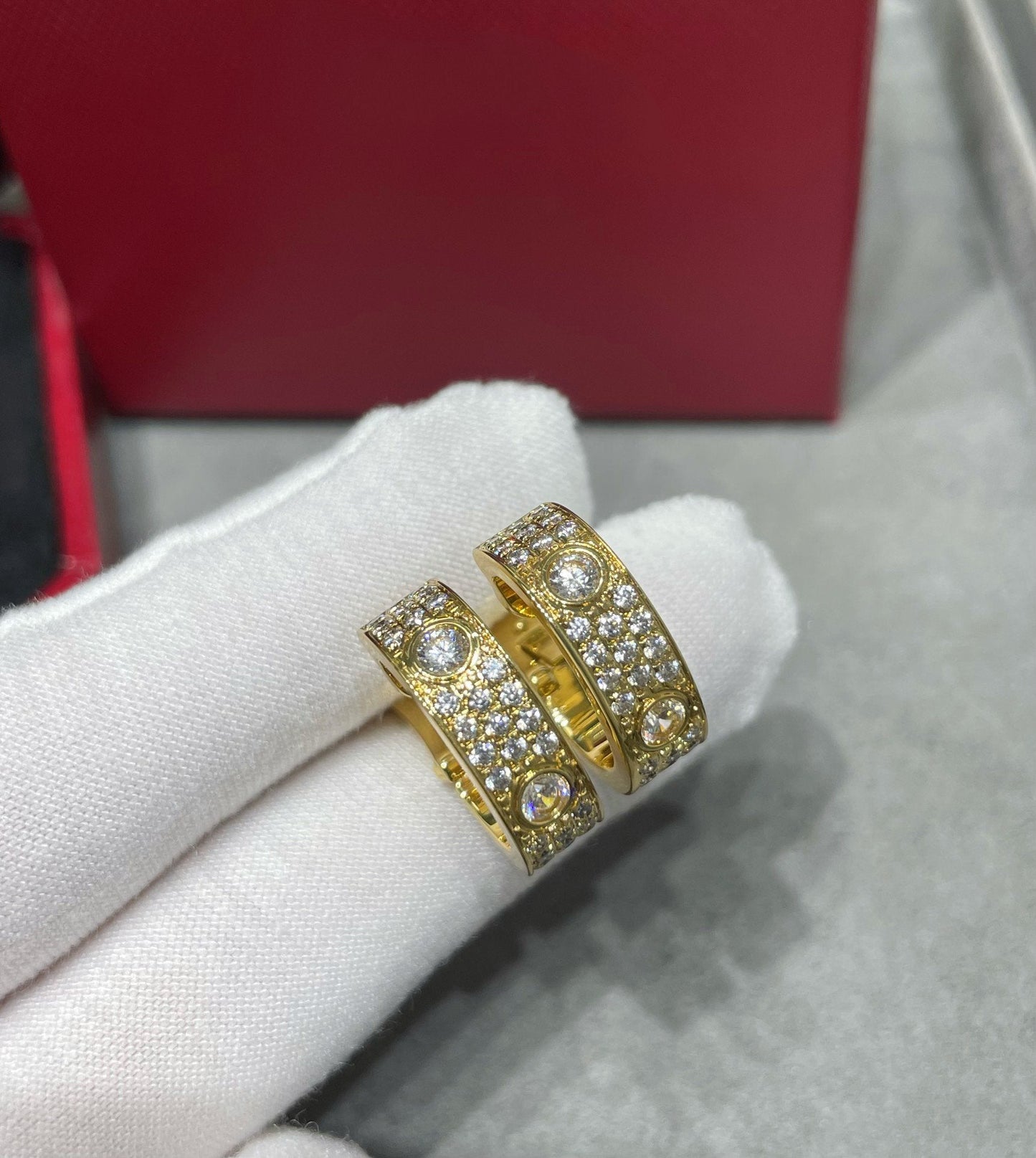[Mystic Crown]LOVE 5.5MM DIAMOND PAVED EARRINGS