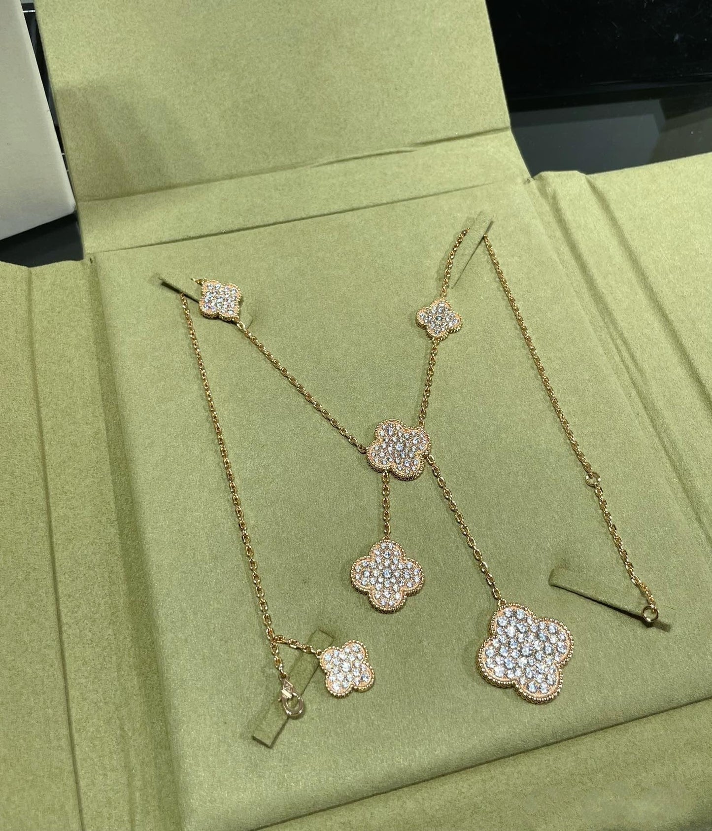 [Mystic Crown]CLOVER 6 MOTIF DIAMOND PAVED NECKLACE
