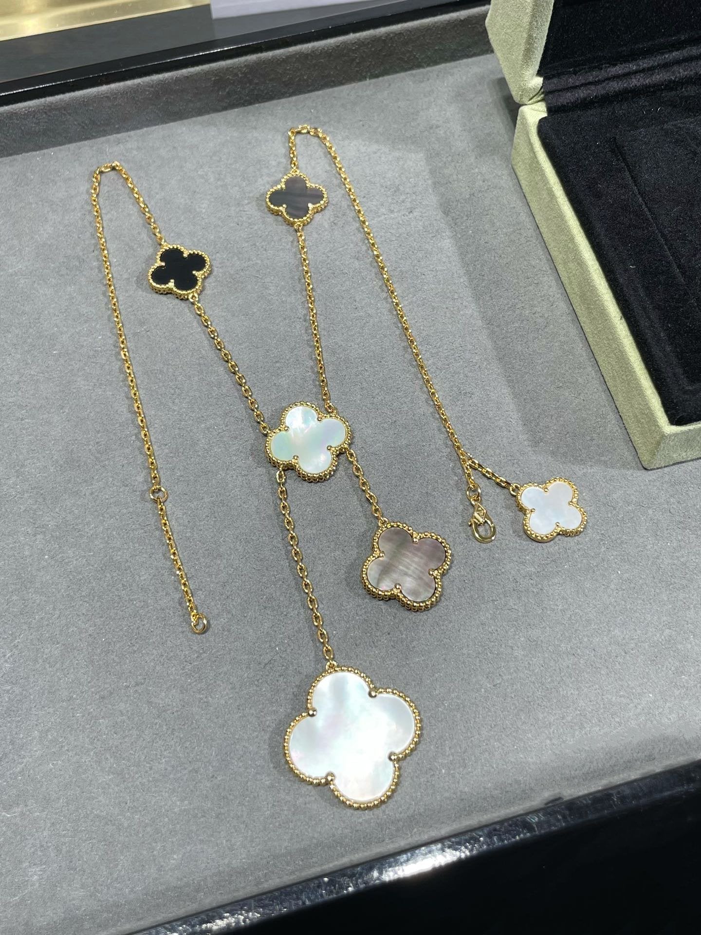 [Mystic Crown]CLOVER 6 MOTIF MOP ONYX GOLD NECKLACE