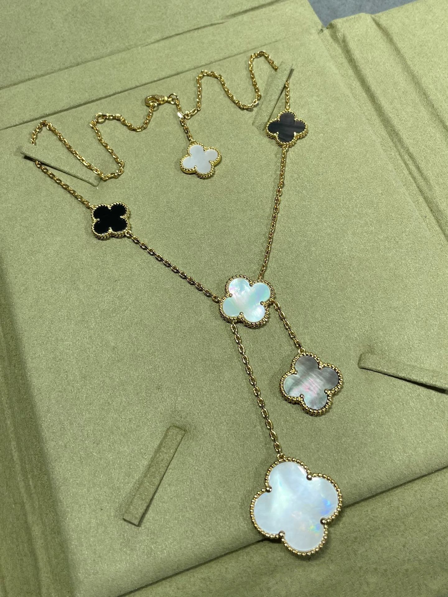 [Mystic Crown]CLOVER 6 MOTIF MOP ONYX GOLD NECKLACE