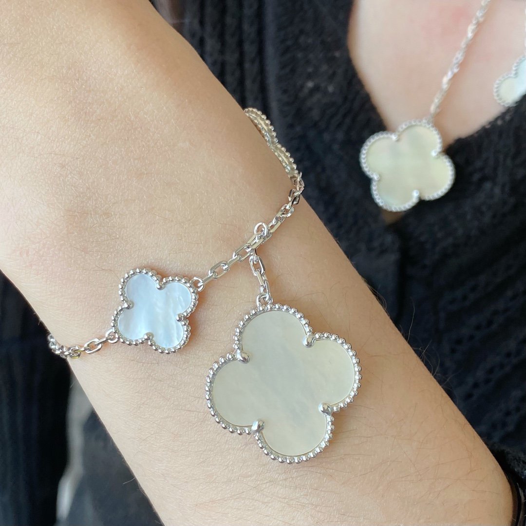 [Mystic Crown]CLOVER 5 MOTIF WHITE MOP SILVER BRACELET