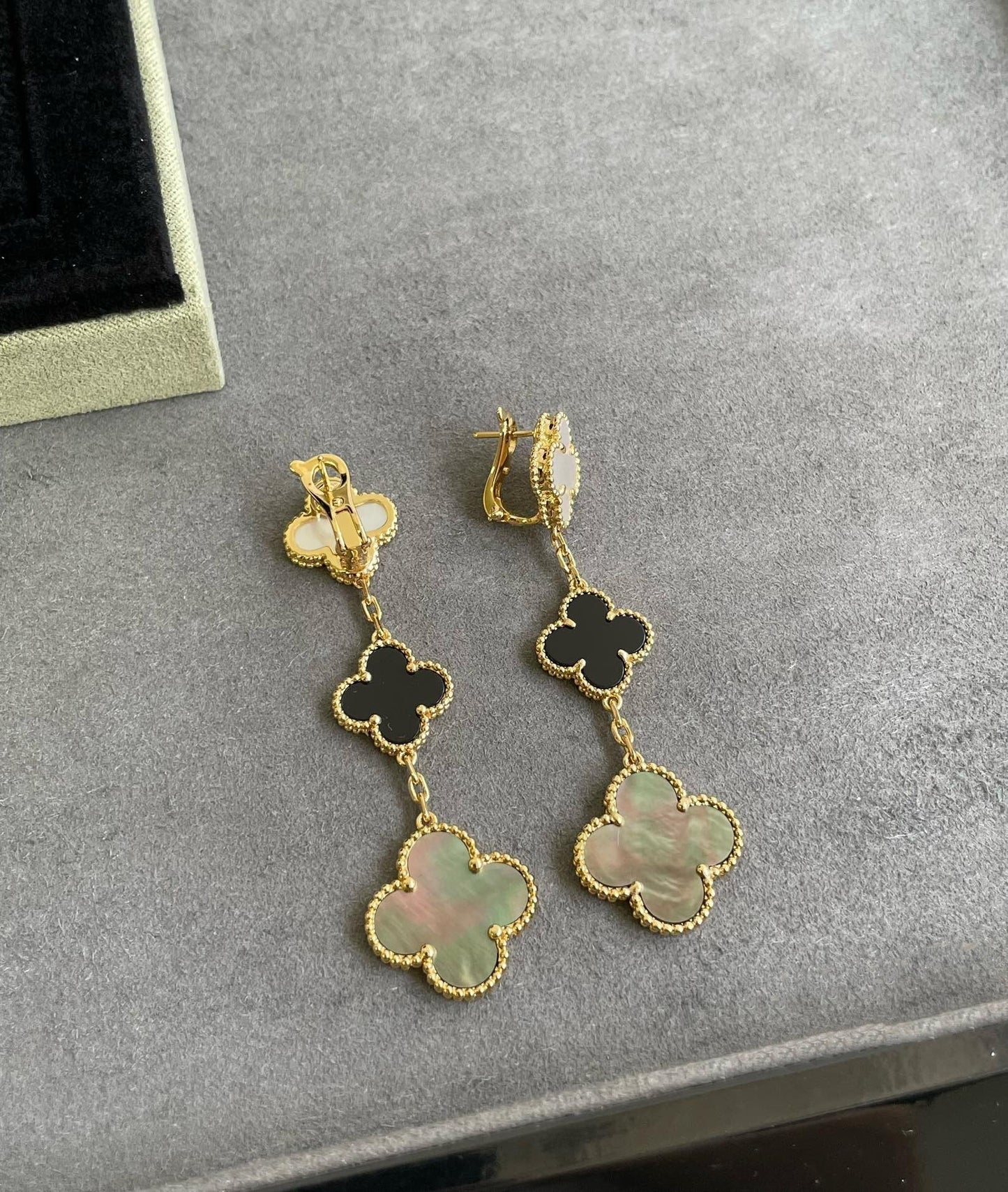 [Mystic Crown]CLOVER 3 MOTIF MOP ONYX DARK MOP PINK GOLD EARRINGS