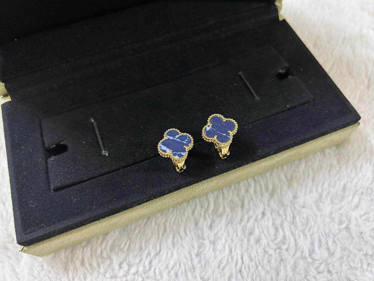 [Mystic Crown]CLOVER PIETERSITE MEDIUM STUD EARRINGS