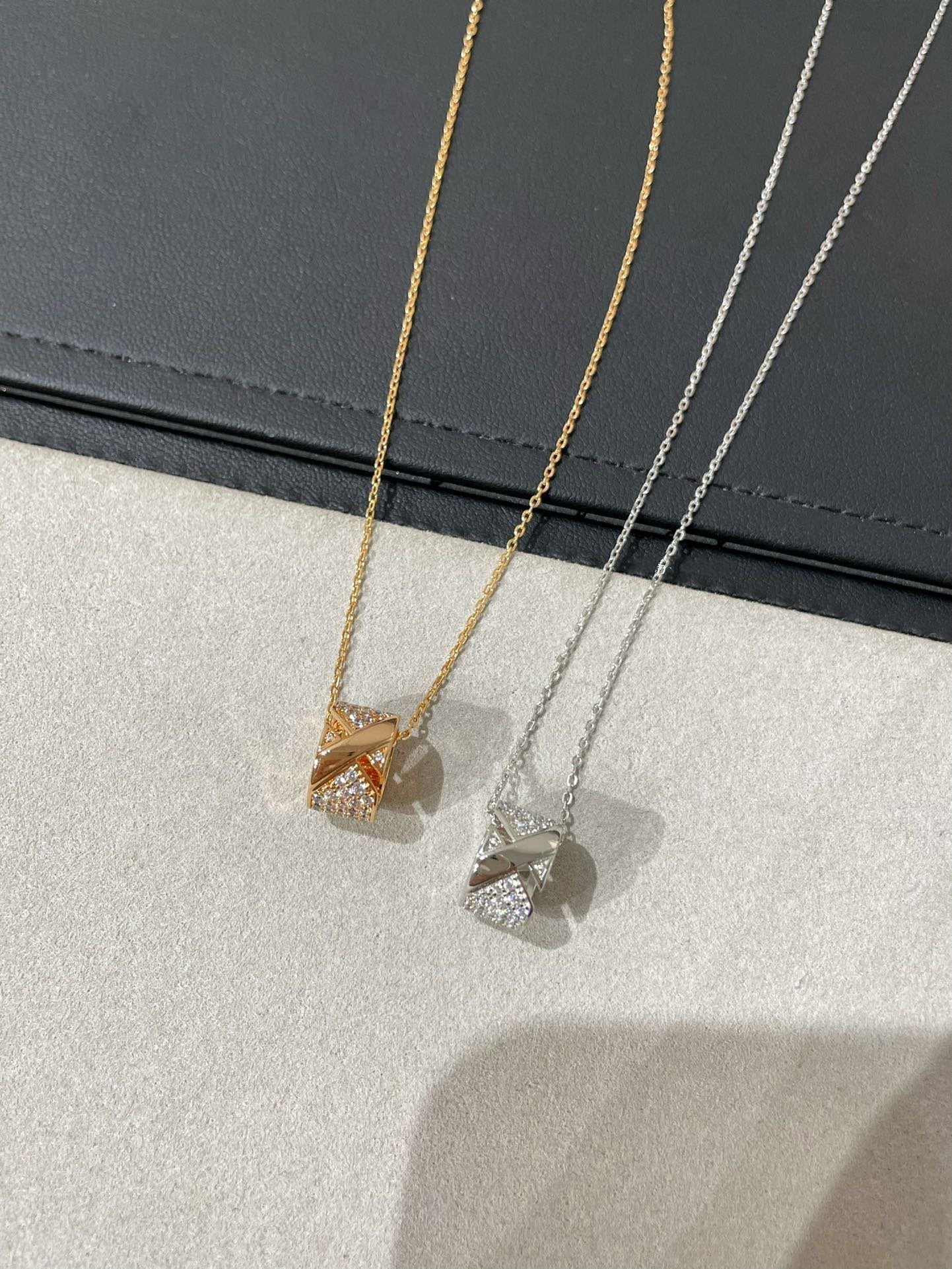 [Mystic Crown]LIENS EVIDENCE DIAMOND PAVED NECKLACE