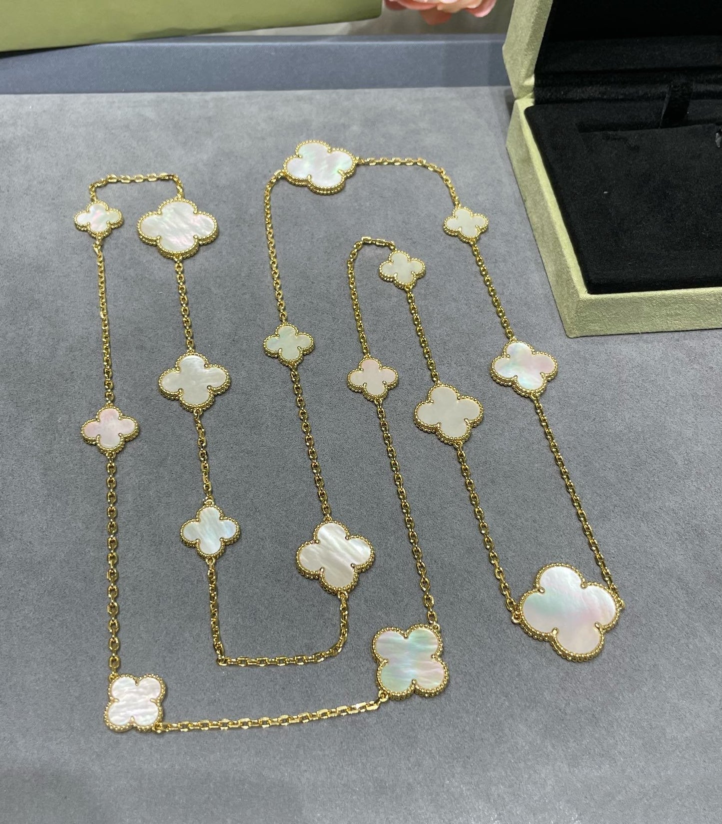 [Mystic Crown]CLOVER 16 MOTIF WHITE MOP GOLD NECKLACE