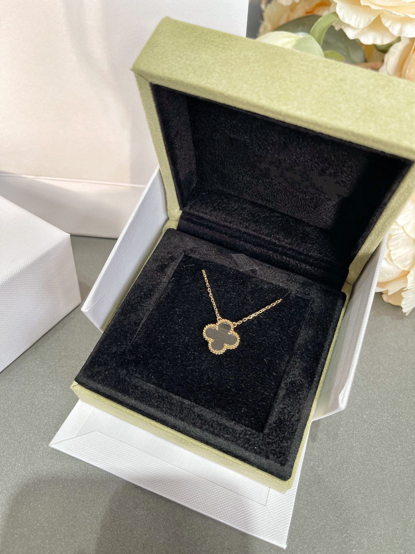 [Mystic Crown]CLOVER ROCK CRYSTAL ROSE GOLD NECKLACE