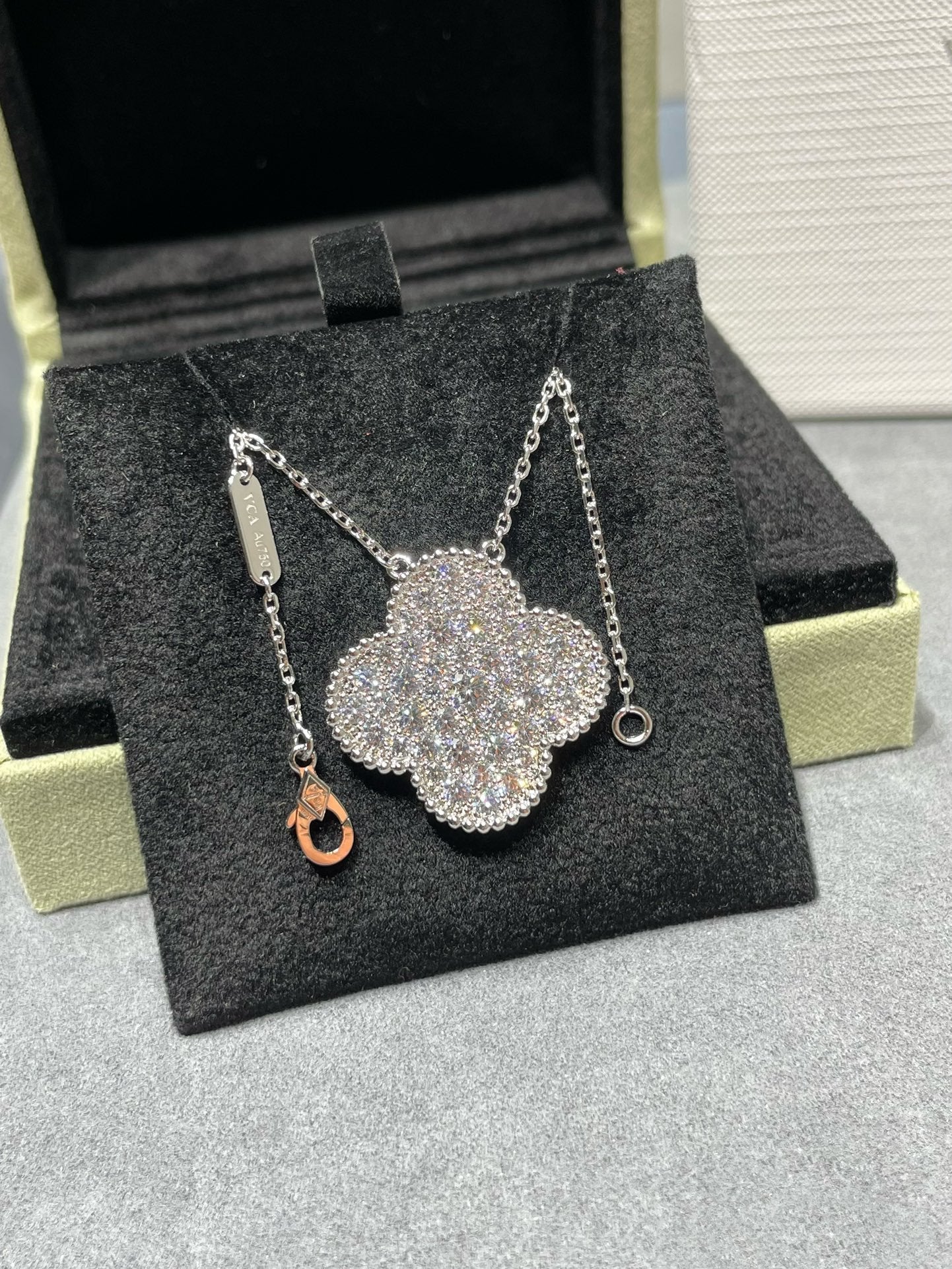 [Mystic Crown]CLOVER 25MM LARGE PENDANT DIAMOND PAVED SILVER NECKLACE