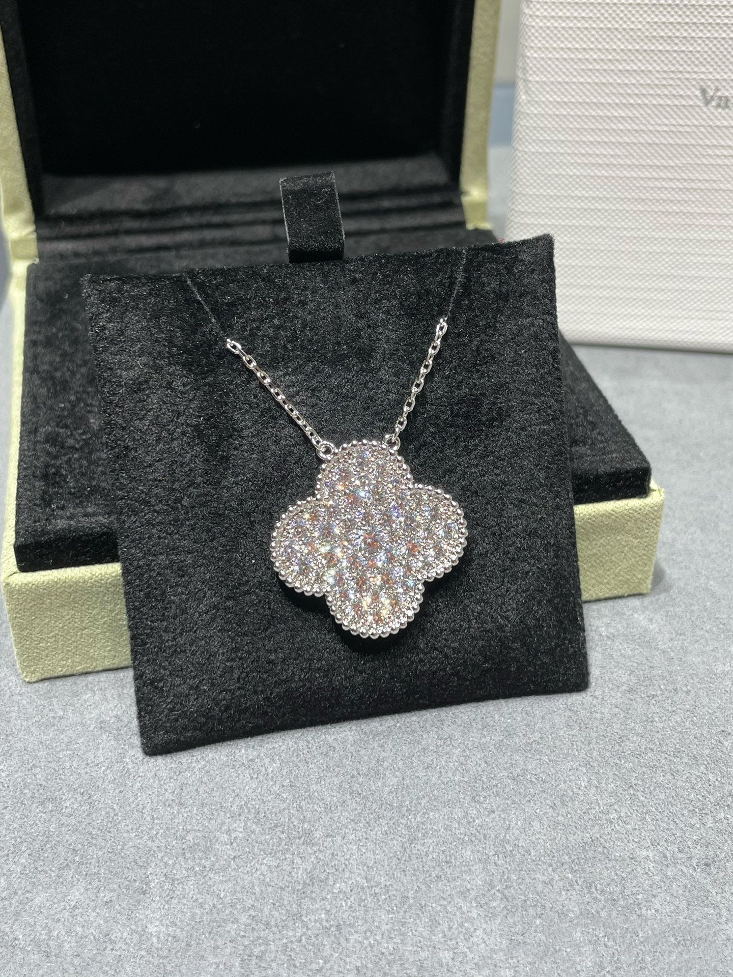 [Mystic Crown]CLOVER 25MM LARGE PENDANT DIAMOND PAVED SILVER NECKLACE