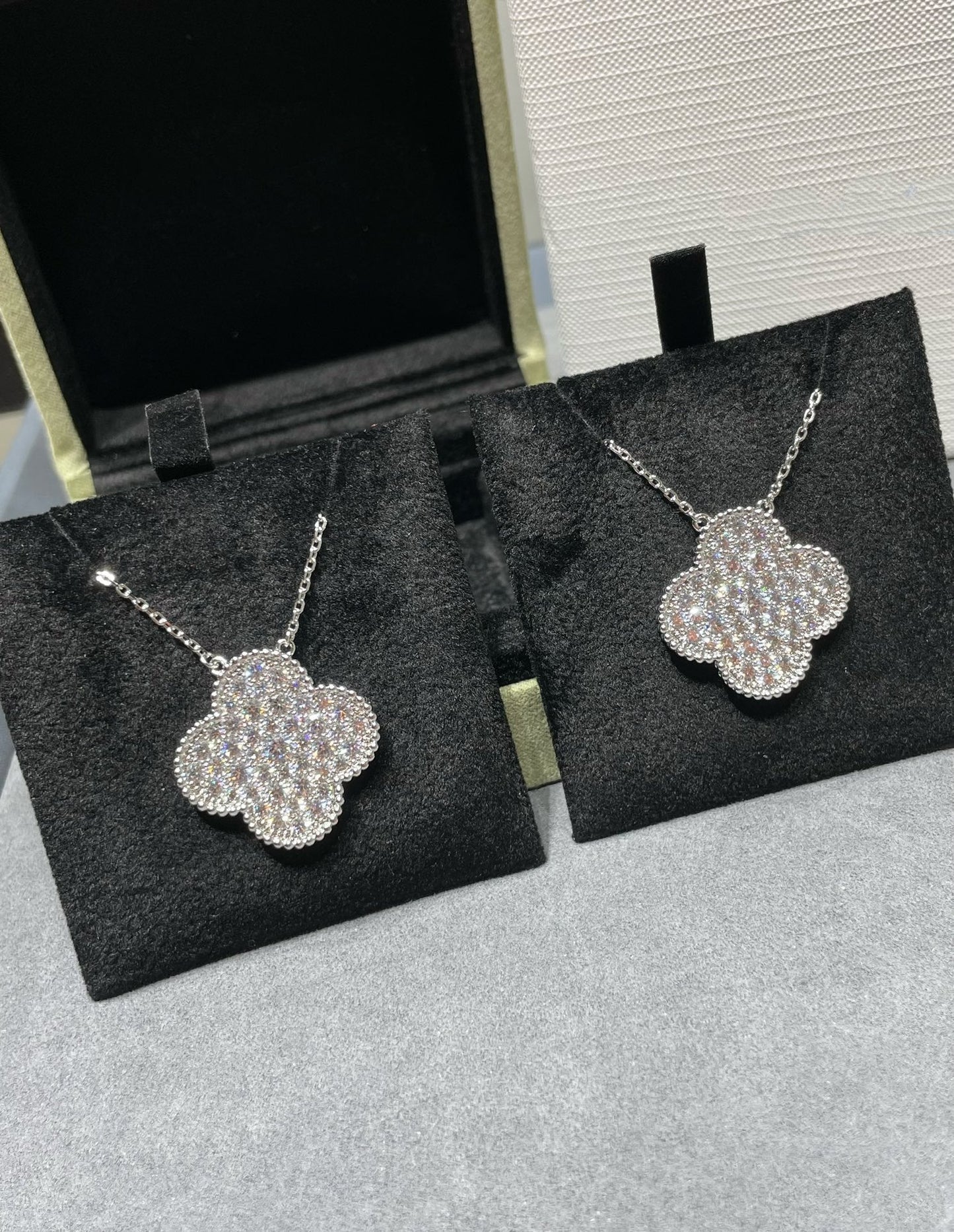 [Mystic Crown]CLOVER 25MM LARGE PENDANT DIAMOND PAVED SILVER NECKLACE