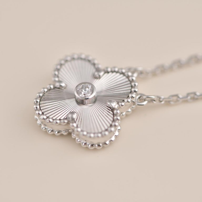 [Mystic Crown]CLOVER  15MM DIAMOND LASER NECKLACE SILVER