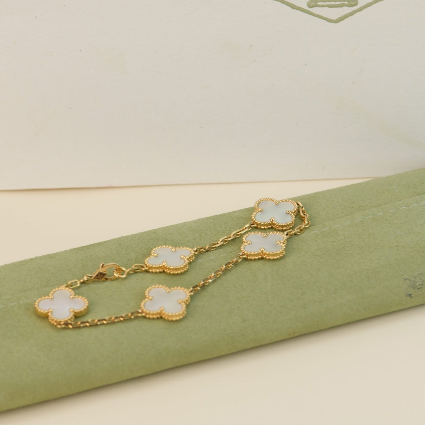 [Mystic Crown]CLOVER  5 MOTIF WHITE MOP BRACELET