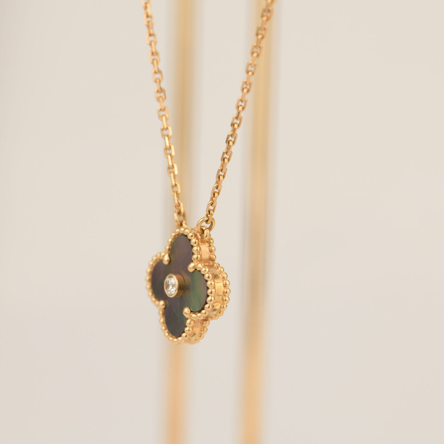 [Mystic Crown]CLOVER 15MM DIAMOND AND MOTHER-OF-GREY NECKLACE