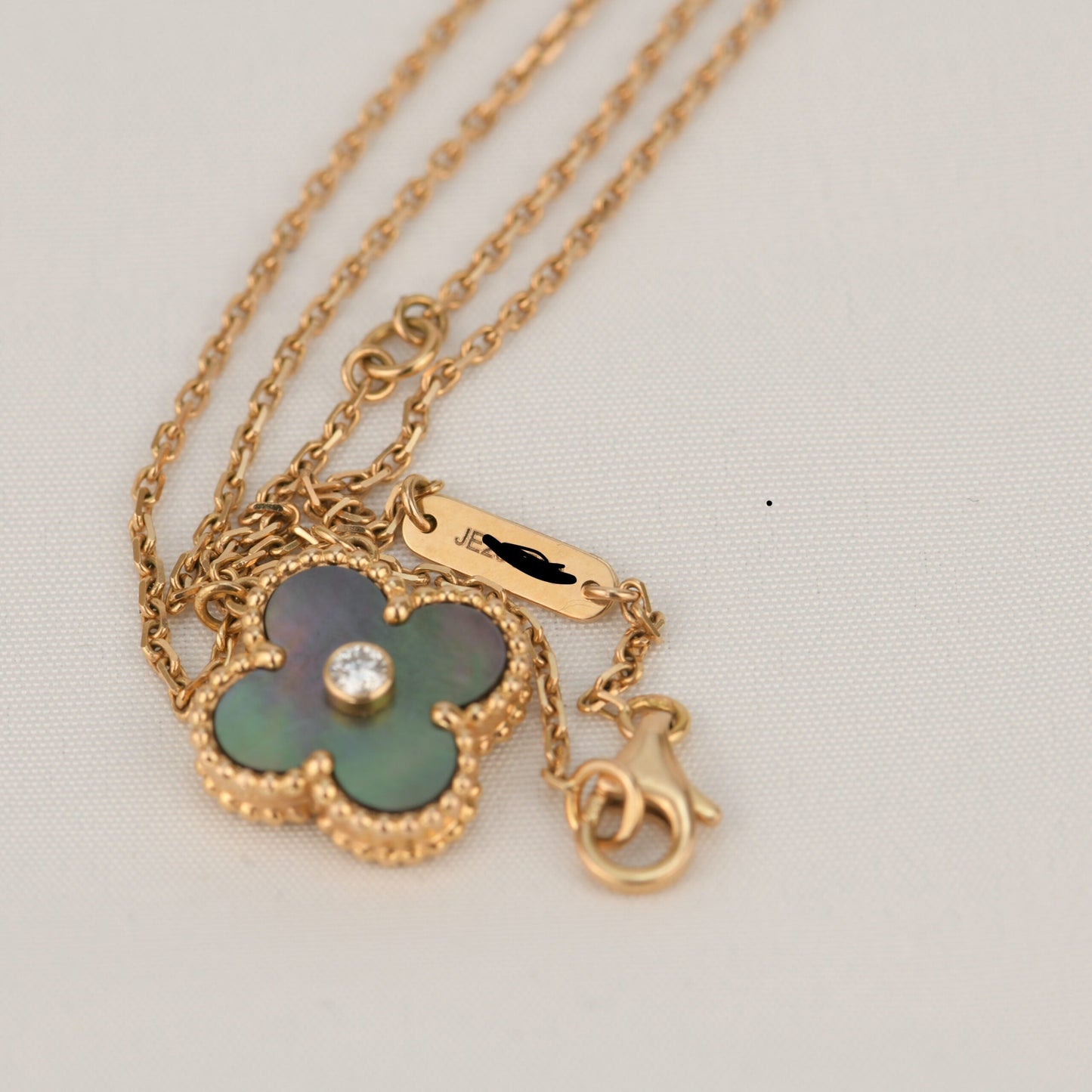 [Mystic Crown]CLOVER 15MM DIAMOND AND MOTHER-OF-GREY NECKLACE
