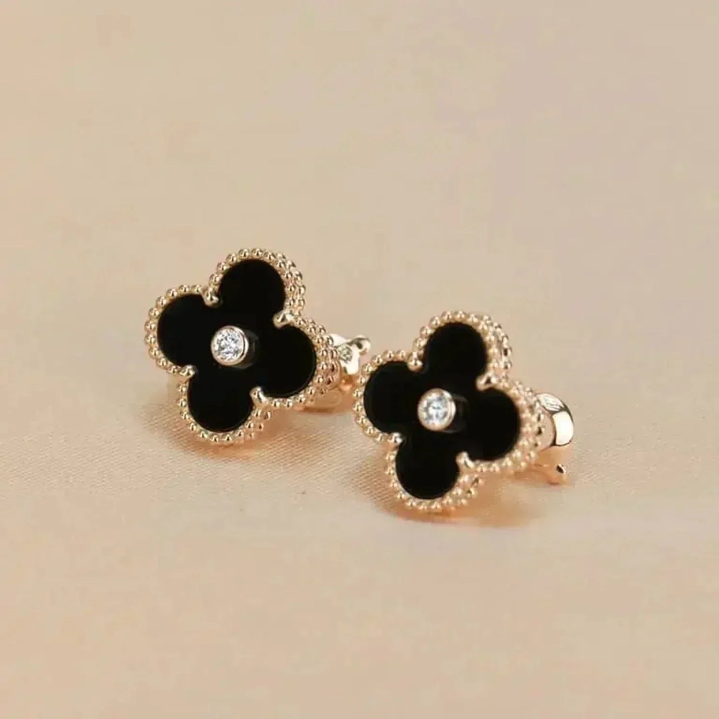 [Mystic Crown]CLOVER MEDIUM 1 MOTIFS ONYX DIAMOND EARRINGS