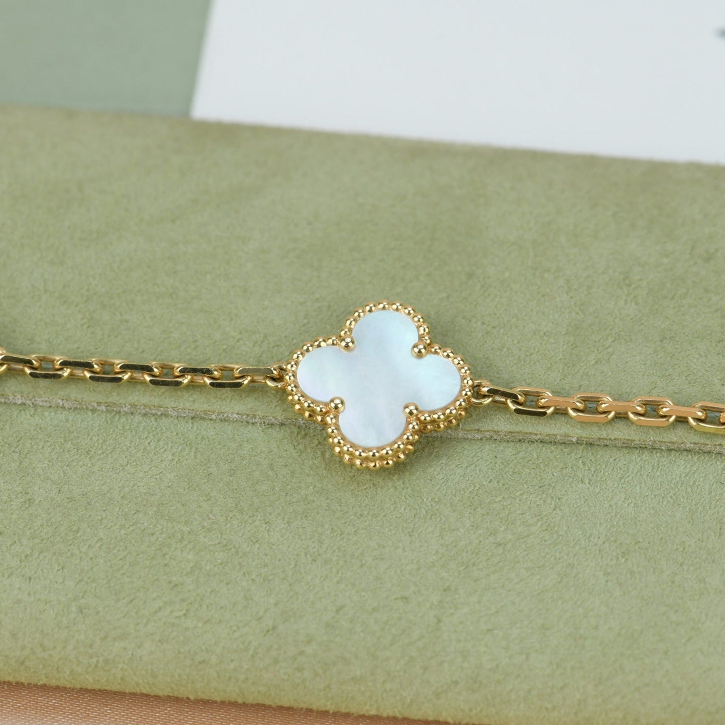 [Mystic Crown]CLOVER  5 MOTIF WHITE MOP BRACELET