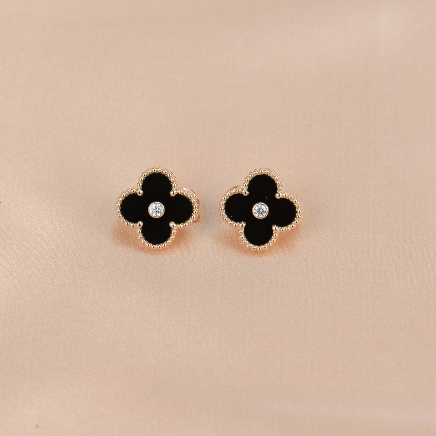 [Mystic Crown]CLOVER MEDIUM 1 MOTIFS ONYX DIAMOND EARRINGS