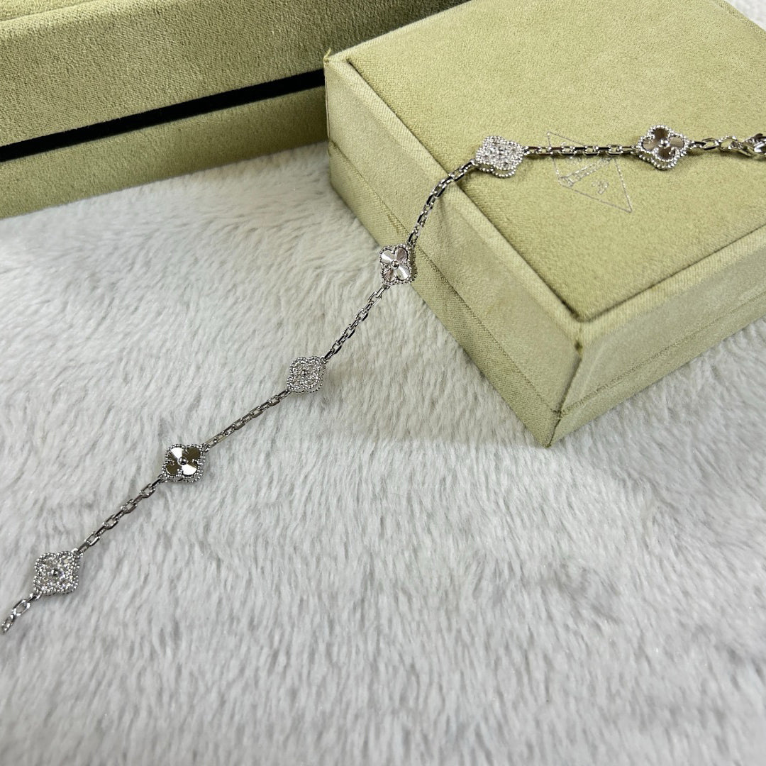 [Mystic Crown]CLOVER 6 MOTIF DIAMOND LASER BRACELET-w