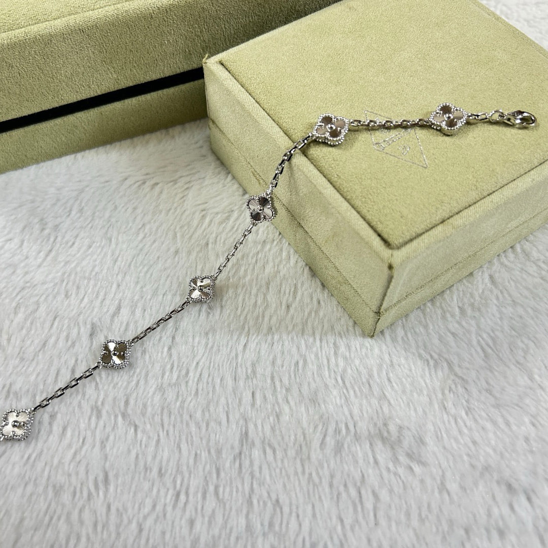 [Mystic Crown]CLOVER 6 MOTIF DIAMOND BRACELET-w