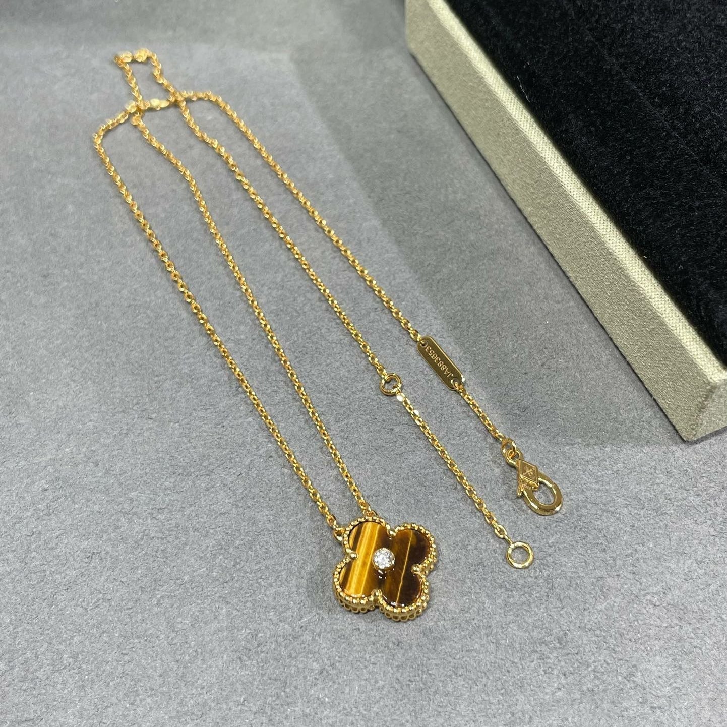 [Mystic Crown]CLOVER 15MM DIAMOND AND YELLOW TIGER'S EYE AGATE necklace
