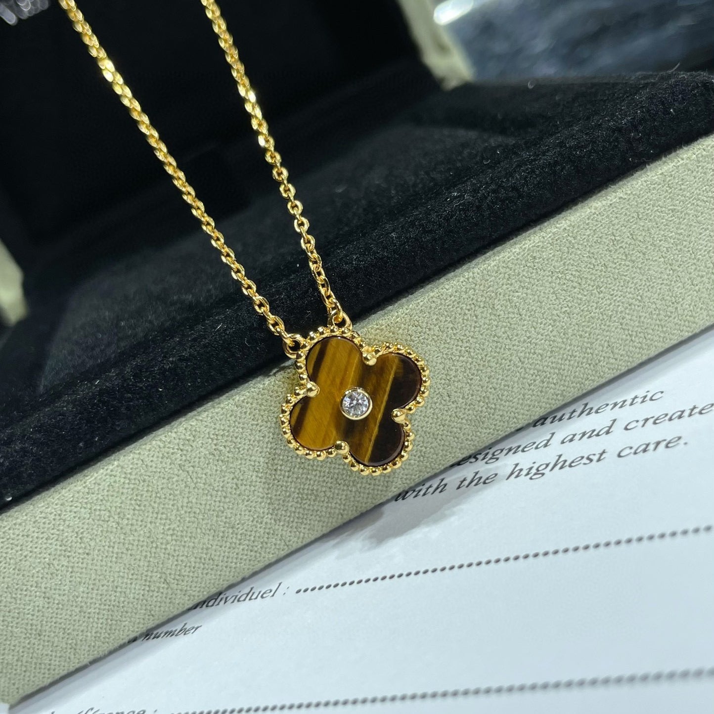 [Mystic Crown]CLOVER 15MM DIAMOND AND YELLOW TIGER'S EYE AGATE necklace