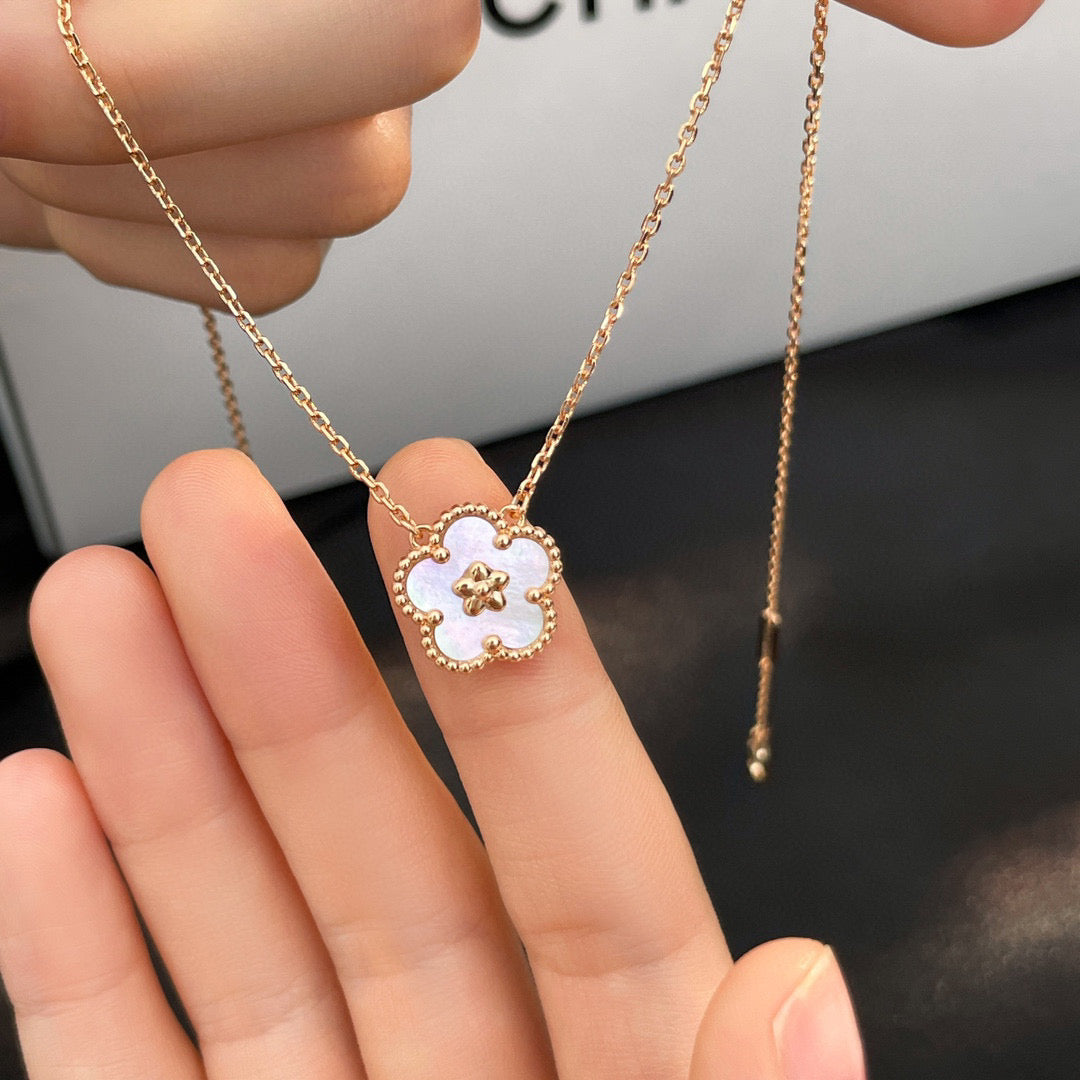 [Mystic Crown]LUCKY  WHITE MOP  PLUM BLOSSOM NECKLACE