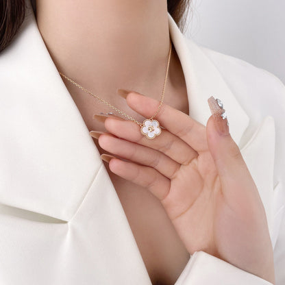 [Mystic Crown]LUCKY  WHITE MOP  PLUM BLOSSOM NECKLACE