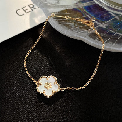 [Mystic Crown]LUCKY WHITE MOP PLUM BLOSSOM  BRACELET
