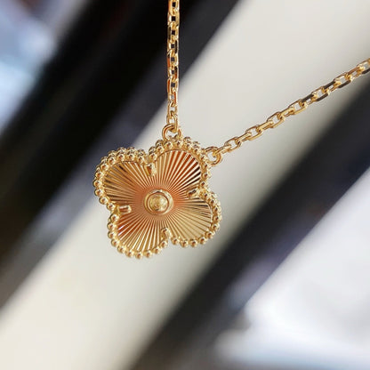 [Mystic Crown]CLOVER 15MM LASER NECKLACE
