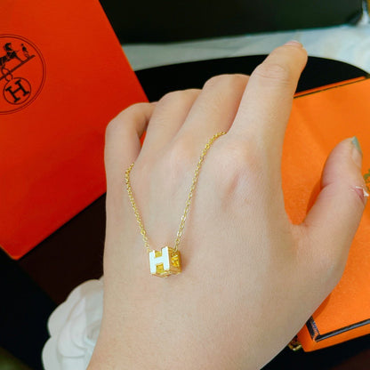 [Mystic Crown]H WHITE SQUARE GOLD NECKLACE