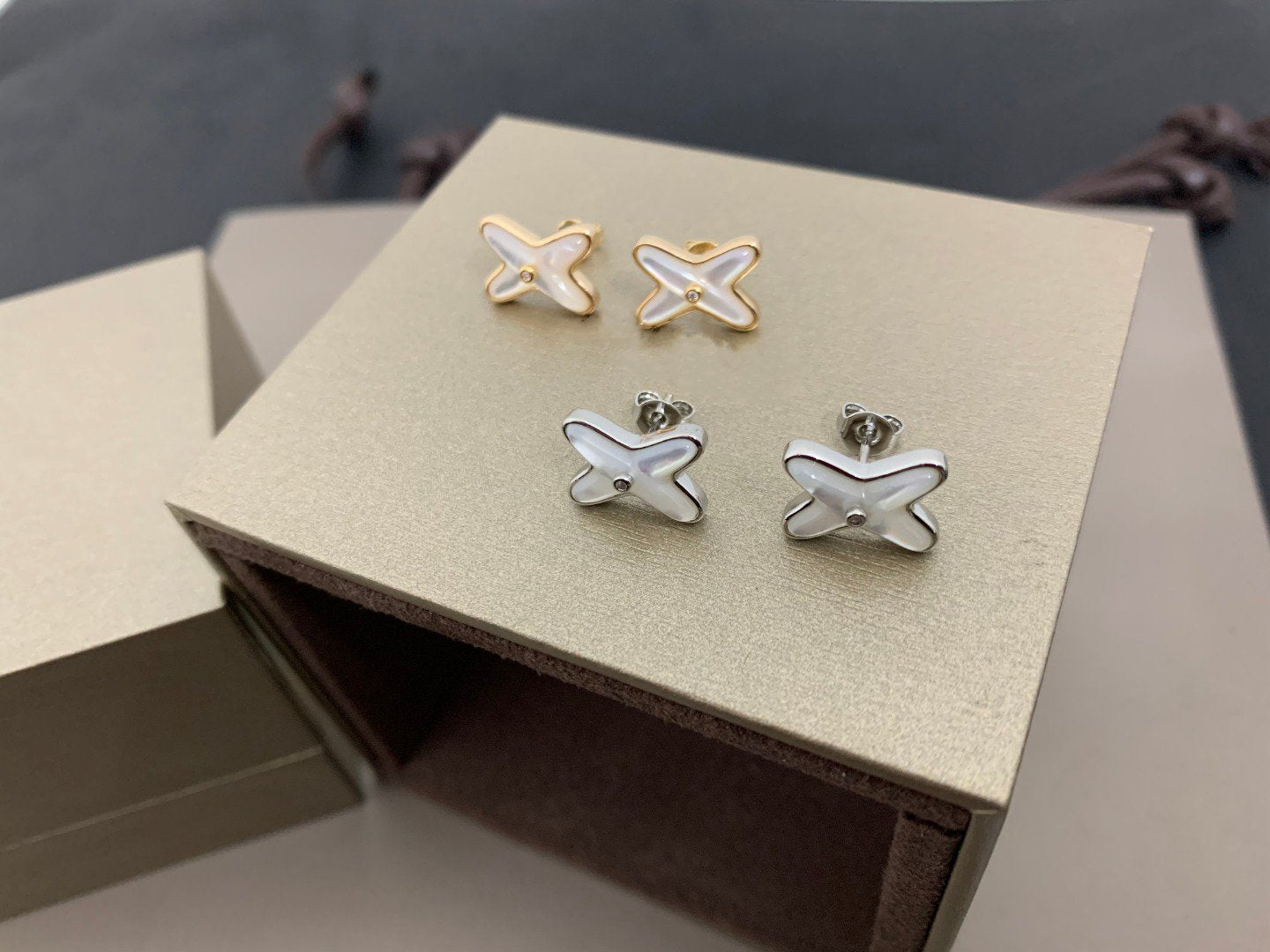 [Mystic Crown]JEUX DE WHITE MOP SILVER DIAMOND EARRINGS
