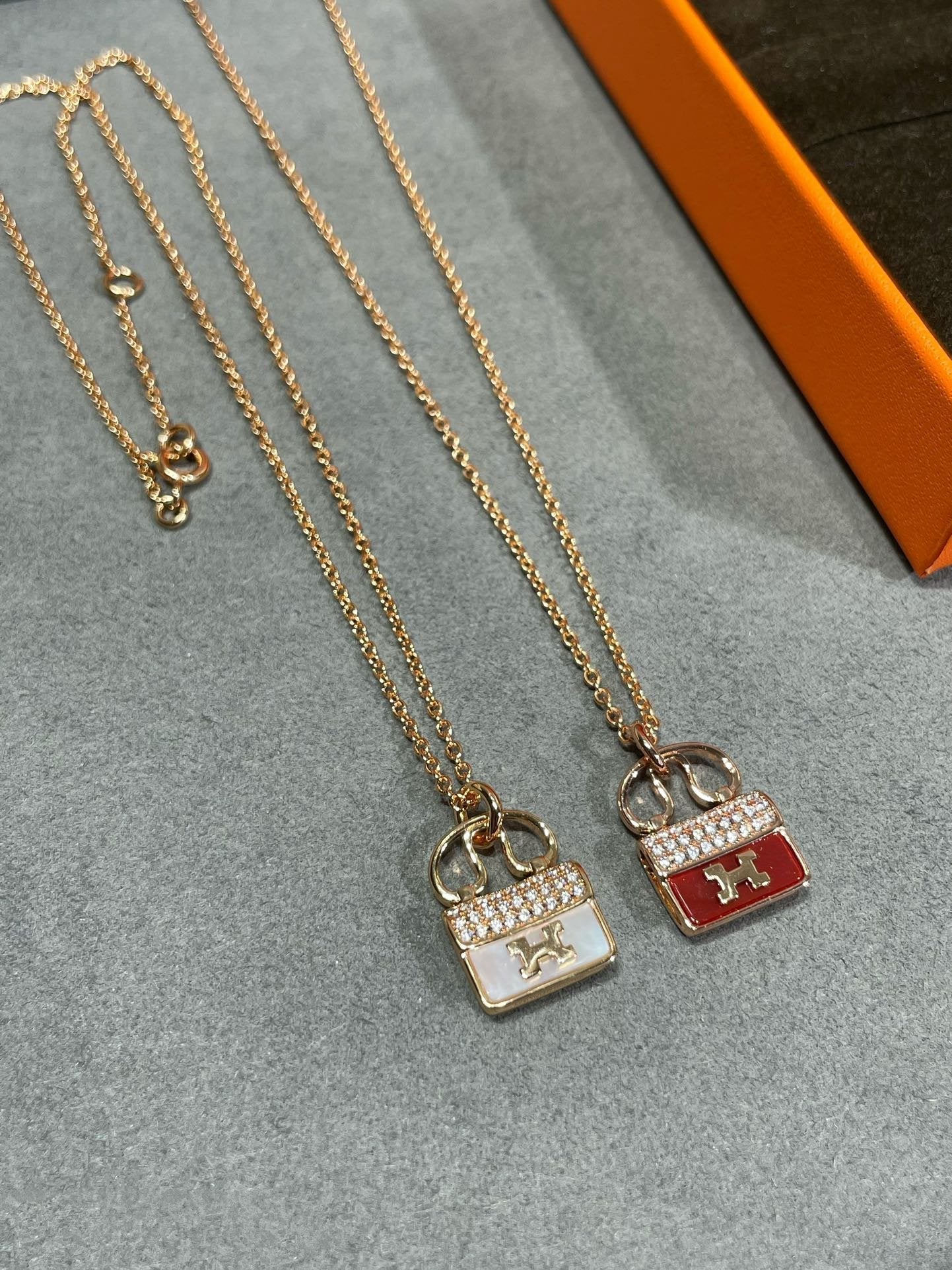 [Mystic Crown]H CIRCE MOISSANITE PENDANT NECKLACE GOLD