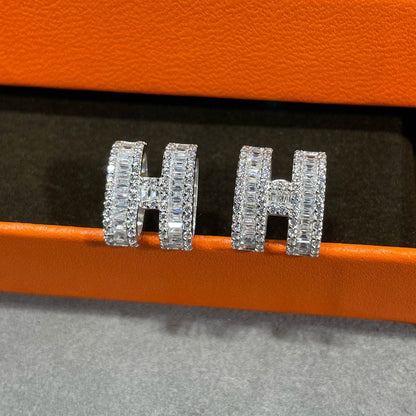 [Mystic Crown]H STUD EARRINGS WITH SILVER DIAMONDS