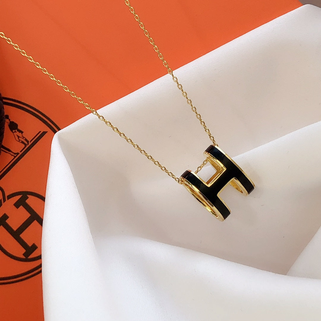 [Mystic Crown]HM CLIC BLACK ENAMEL GOLD NECKLACE