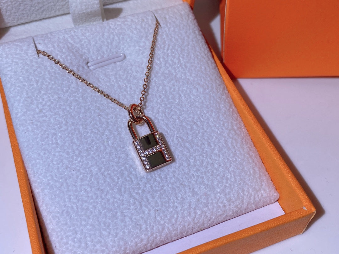 [Mystic Crown]HM ADVANCED NICHE LOCK HEAD NECKLACE DIAMONDS