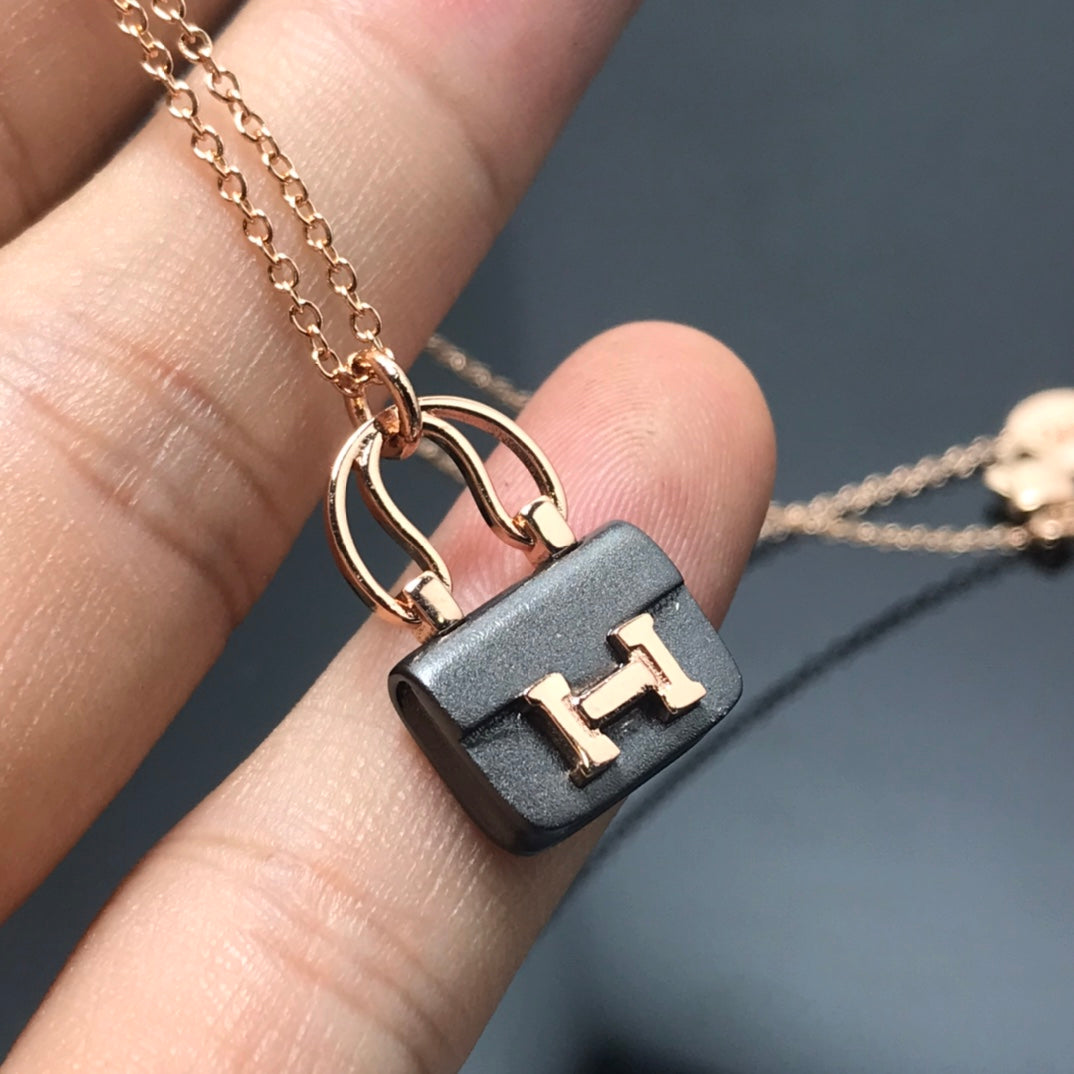 [Mystic Crown]WOMEN'S HM AMULETTES CONSTANCE PENDANT NECKLACE