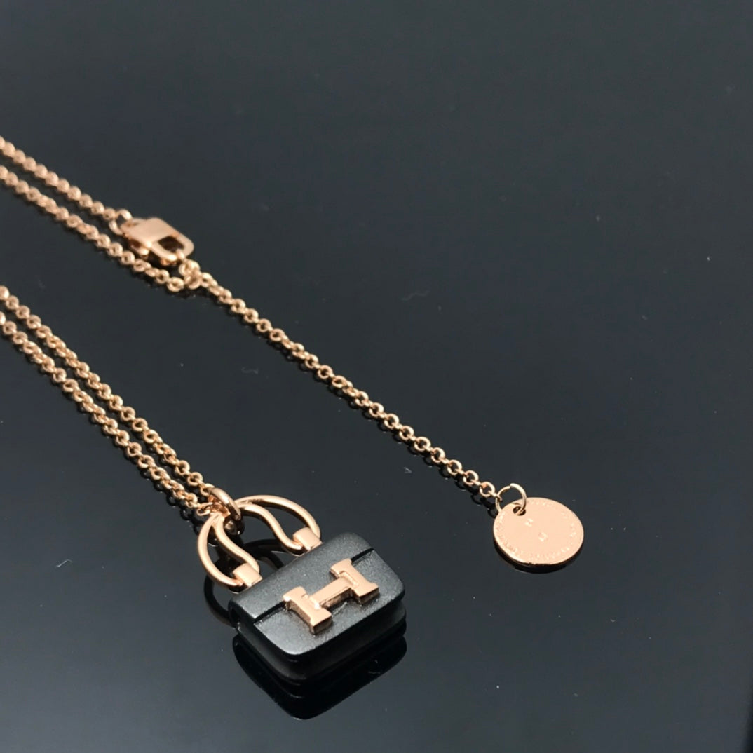 [Mystic Crown]WOMEN'S HM AMULETTES CONSTANCE PENDANT NECKLACE