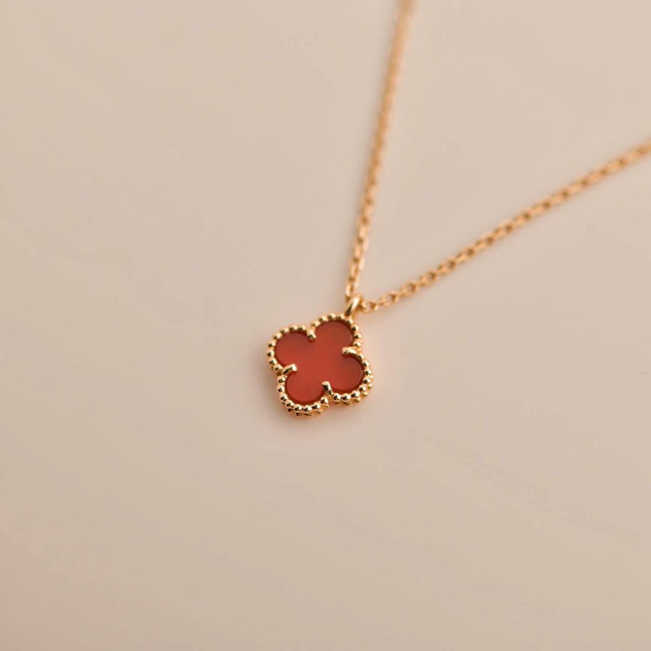 [Mystic Crown]CLOVER MINI 9.5MM WHITE CARNELIANS NECKLACE
